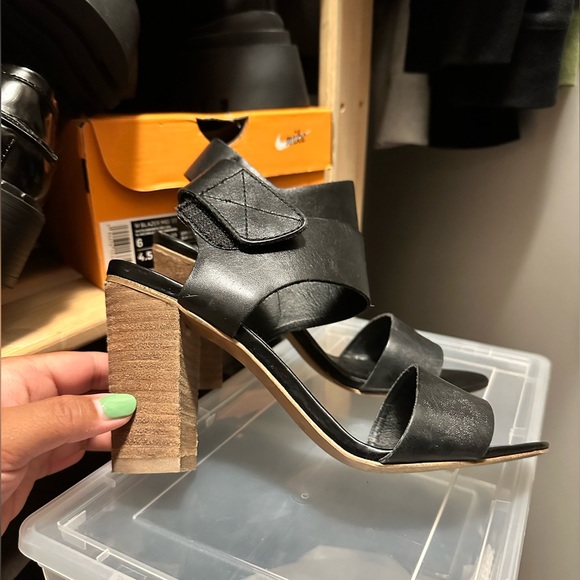 Steve Madden open heels - Picture 2 of 4